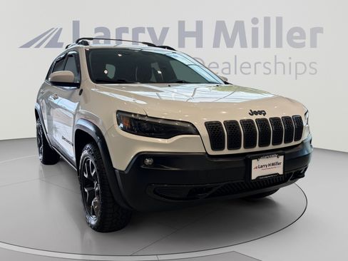 Used 2019 Jeep Cherokee Latitude AWD/4WD image 7
