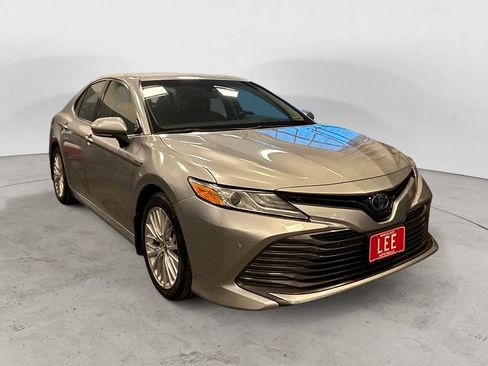 Used 2018 Toyota Camry XLE image 7