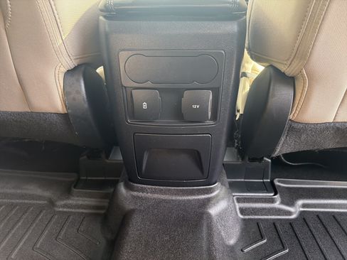 Used 2023 Ford Explorer XLT RWD image 10