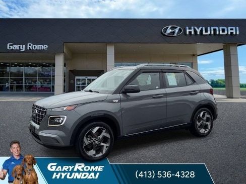 Used 2022 Hyundai Venue Limited w/ Cargo Package FWD image 4