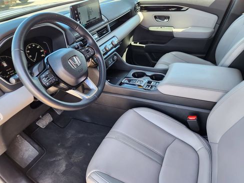 Used 2024 Honda Pilot Touring image 6