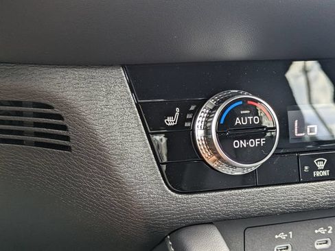 New 2026 Mitsubishi Outlander LE FWD image 29