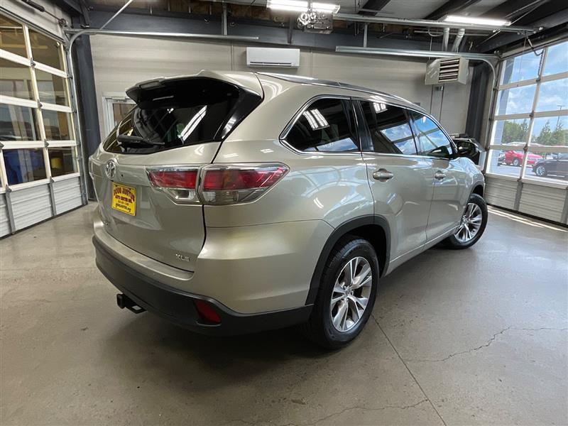 Used 2015 Toyota Highlander XLE FWD image 5
