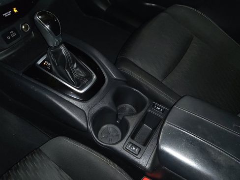 Used 2018 Nissan Rogue SV w/ Premium Package image 26