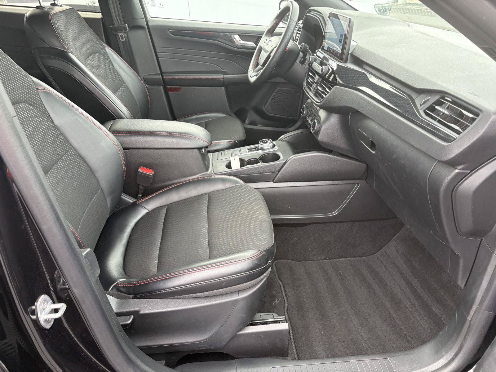 Used 2025 Ford Escape ST-Line FWD image 16
