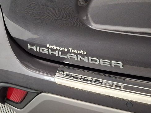 Used 2022 Toyota Highlander Platinum AWD/4WD image 16