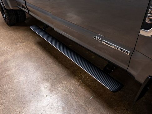 Used 2022 Ford F350 Limited image 12