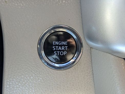 Used 2016 Toyota Highlander XLE image 18