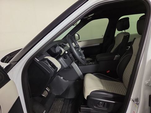 Used 2024 Land Rover Discovery Dynamic SE AWD/4WD image 12