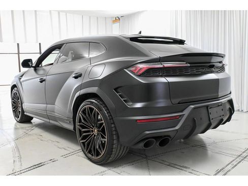 Used 2025 Lamborghini Urus SE image 8
