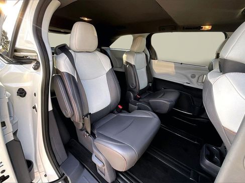 Used 2021 Toyota Sienna XSE image 25