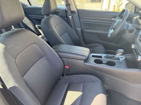 Used 2025 Nissan Altima 2.5 SV image 37