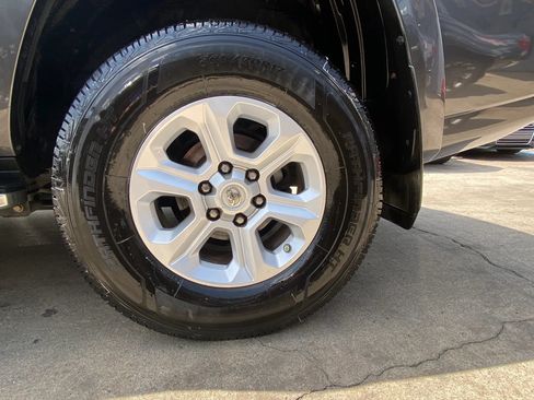 Used 2016 Toyota 4Runner SR5 Premium RWD image 18