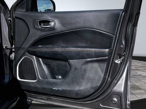 Used 2019 Jeep Compass Limited FWD image 15
