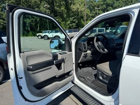 Used 2015 Ford F150 XLT AWD/4WD image 14