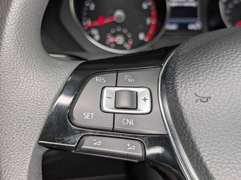 Used 2018 Volkswagen Tiguan S image 32