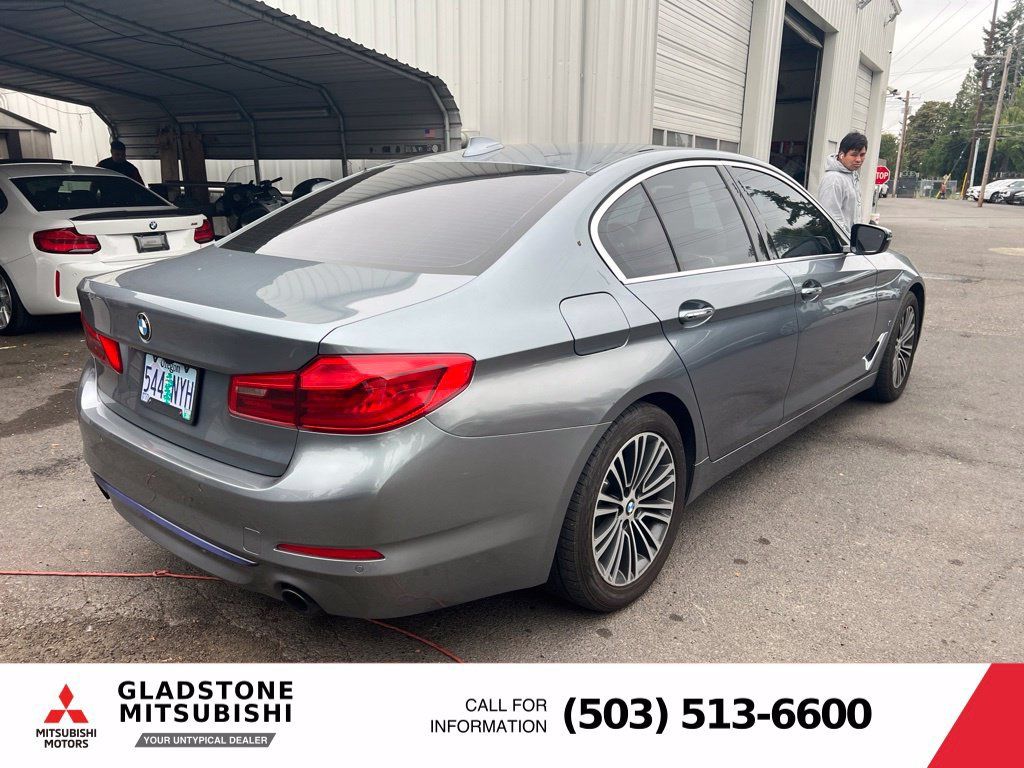 Used 2018 BMW 530e xDrive AWD/4WD image 5