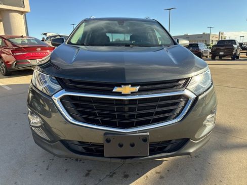 Used 2018 Chevrolet Equinox LT w/ Sun & Infotainment Package image 2