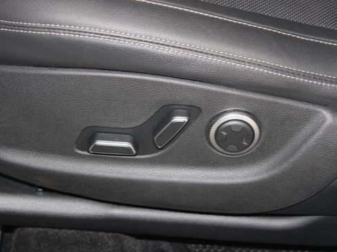 Used 2025 Genesis GV70 2.5T AWD/4WD image 16