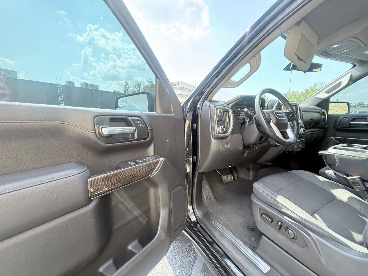 Used 2020 GMC Sierra 1500 Elevation w/ Elevation Convenience Package RWD image 9