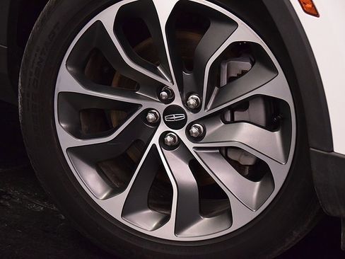 Used 2022 Lincoln Nautilus Reserve image 10