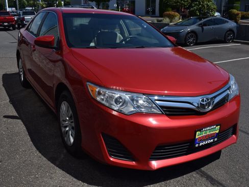 Used 2012 Toyota Camry LE FWD image 3
