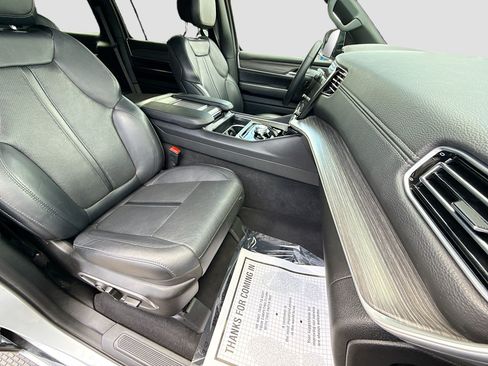 Used 2024 Jeep Wagoneer L Series II w/ Flexible Seating Group RWD image 15