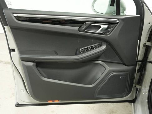 New 2026 Porsche Macan image 25