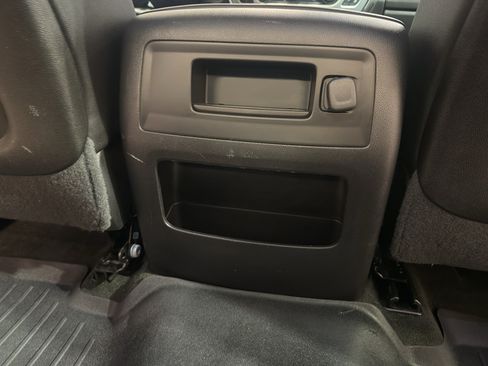 Used 2014 GMC Sierra 1500 SLT w/ SLT Crew Cab Value Package AWD/4WD image 28
