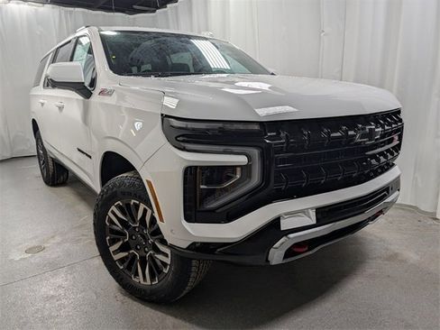 New 2026 Chevrolet Suburban Z71 image 2