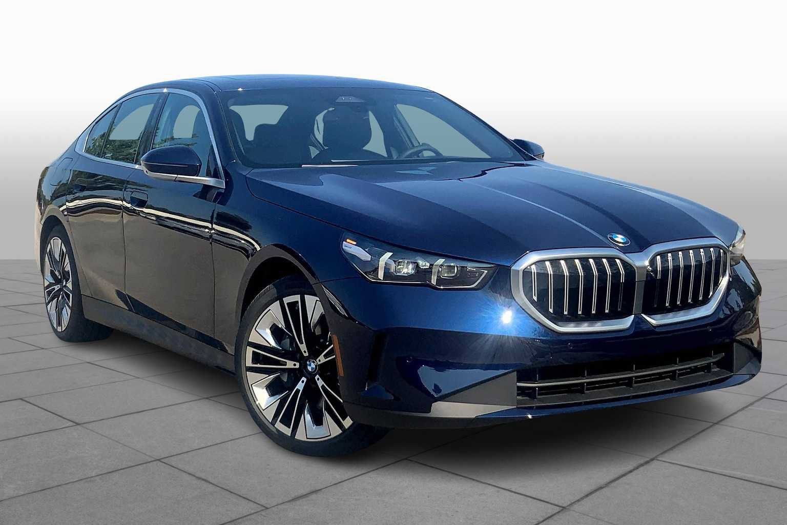Used 2026 BMW 530i w/ Premium Package RWD image 2