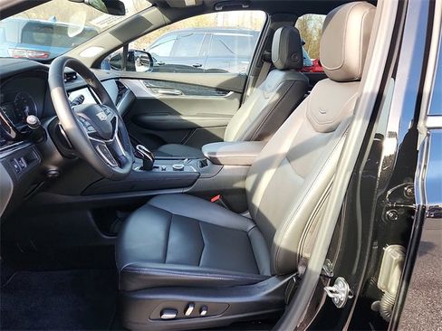 Certified 2025 Cadillac XT5 Premium Luxury image 13