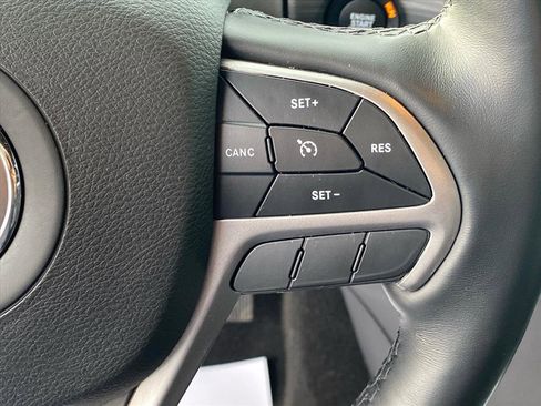 Used 2022 Jeep Grand Cherokee Laredo X image 19