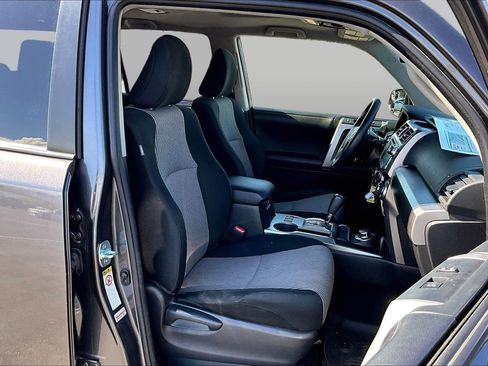Used 2016 Toyota 4Runner SR5 AWD/4WD image 7