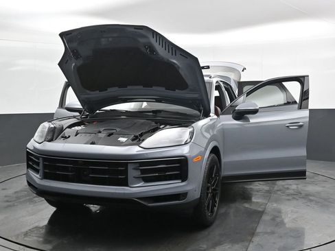 Used 2024 Porsche Cayenne image 51