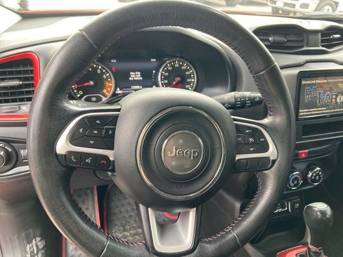 Used 2016 Jeep Renegade Trailhawk AWD/4WD image 17