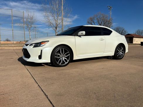 Used 2016 Scion tC image 2