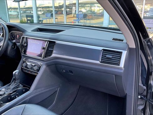 Used 2022 Volkswagen Atlas SEL Premium image 19