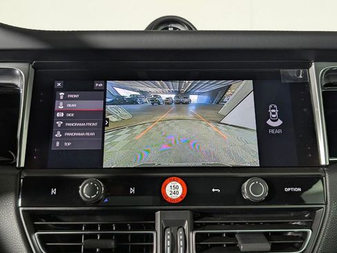 New 2026 Porsche Macan image 37