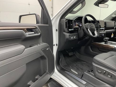 New 2026 GMC Sierra 1500 Elevation w/ Elevation Premium Package AWD/4WD image 15