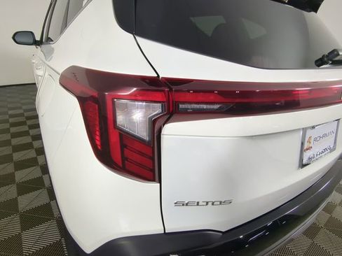 Used 2024 Kia Seltos S AWD/4WD image 32