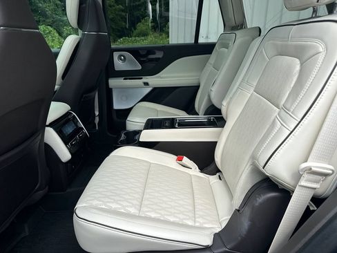 Used 2024 Lincoln Aviator Black Label w/ Class IV Trailer Tow Package AWD/4WD image 21