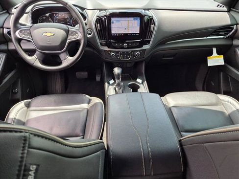 Used 2022 Chevrolet Traverse Premier FWD image 18