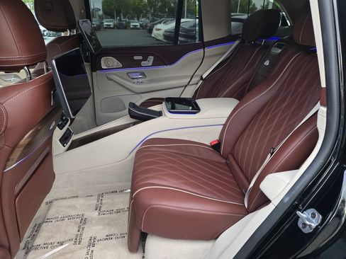 Used 2026 Mercedes-Benz Maybach GLS 600 4MATIC image 21