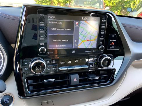 Used 2022 Toyota Highlander Limited FWD image 30