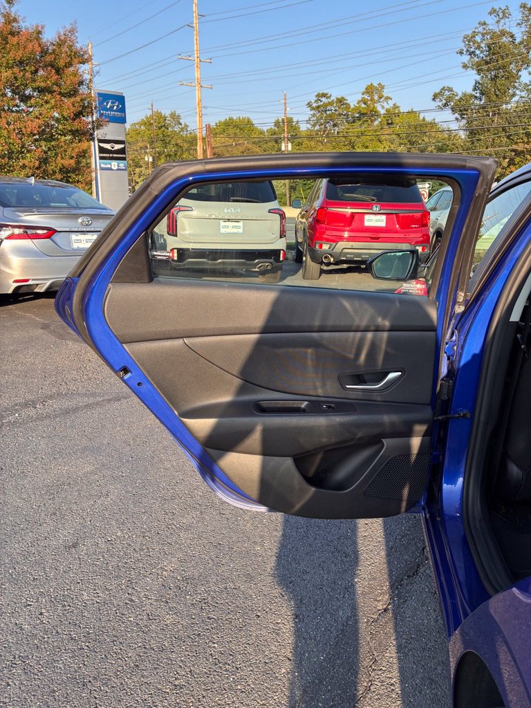 Used 2023 Hyundai Elantra SEL FWD image 23