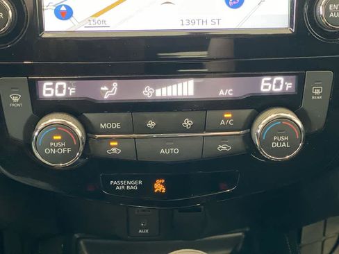 Used 2017 Nissan Rogue SL AWD/4WD image 22