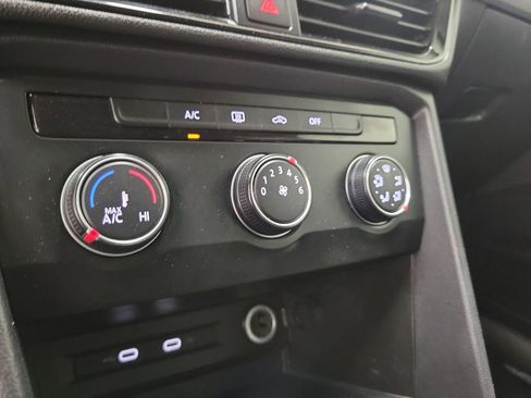 Used 2022 Volkswagen Taos S image 28