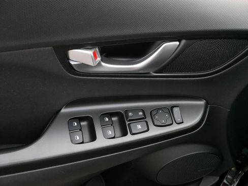 Used 2023 Hyundai Kona Limited image 19