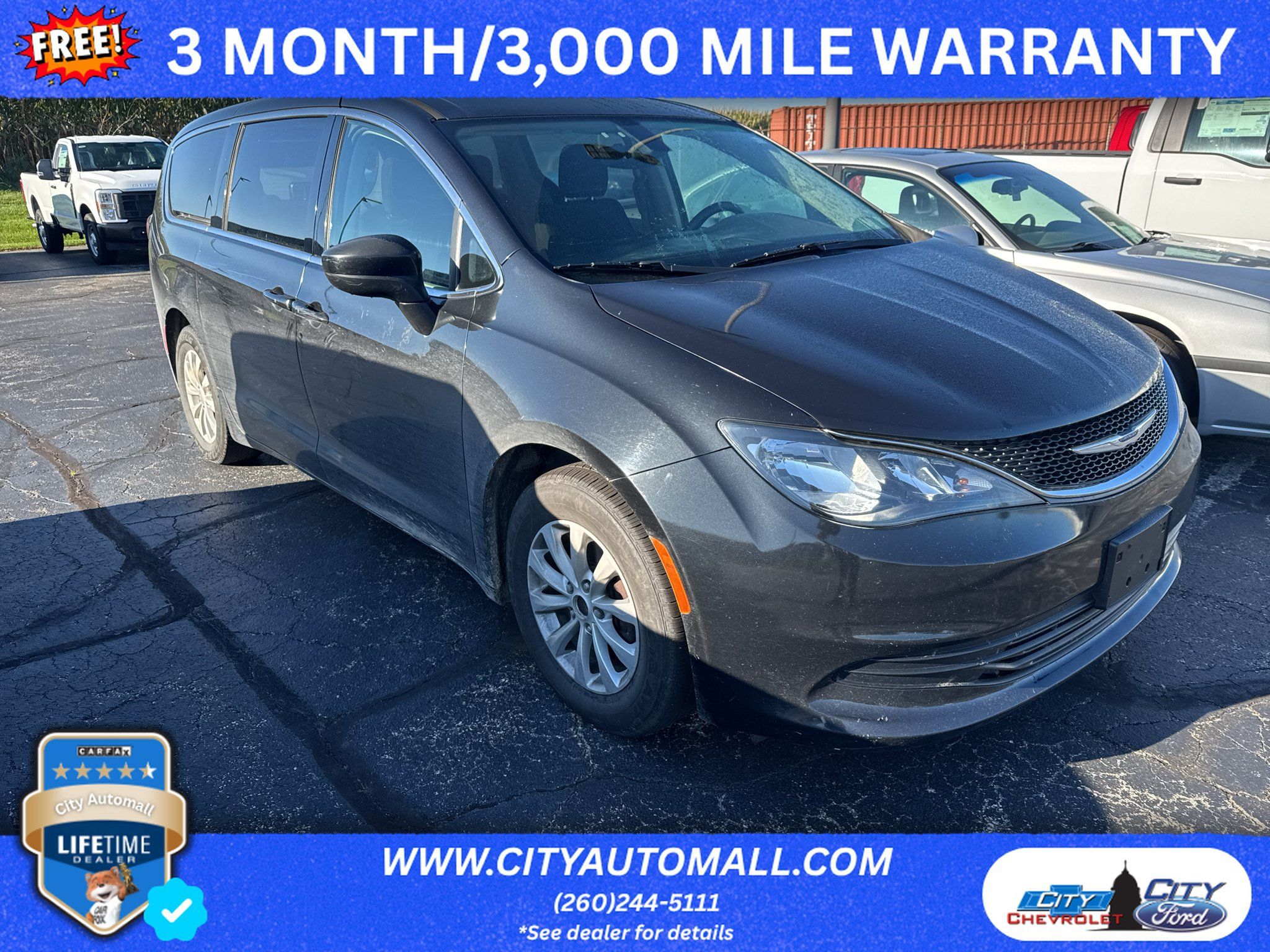 Used 2017 Chrysler Pacifica Touring w/ Tire & Wheel Group FWD image 1